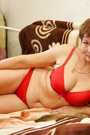Lewd Mature Woman's Great Tits — photo 26