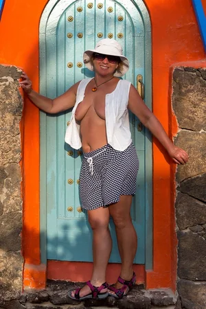 Russian MILF on Vacation — photo 106