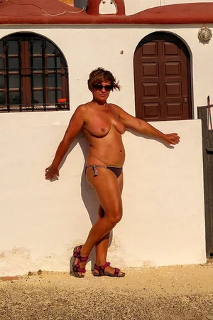 Russian MILF on Vacation — photo 88