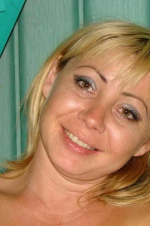 Busty MILF Naked at Dacha — photo 4