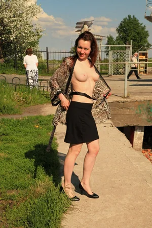 Naked Tamara Outdoors — photo 26
