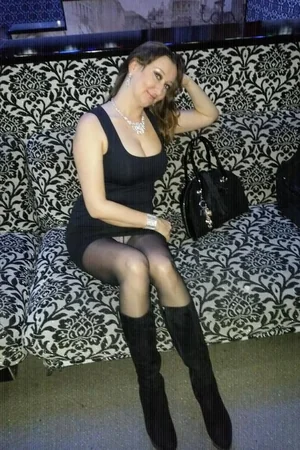 Tatyana Easily Sleeps With Two Men — photo 62