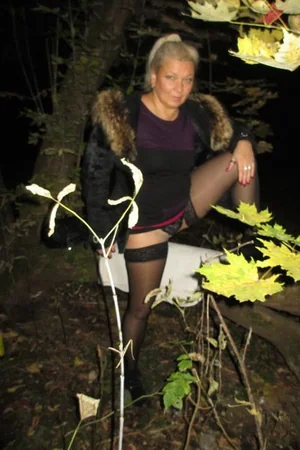 Mature Blonde Likes Stripping Outdoors — photo 2