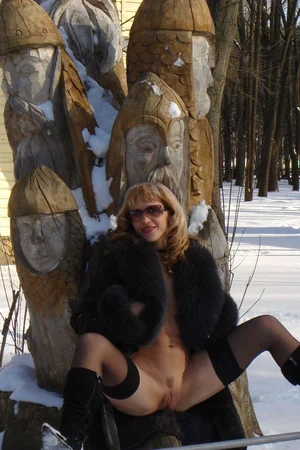 Party Girl Loves Outdoors with Friends — photo 8