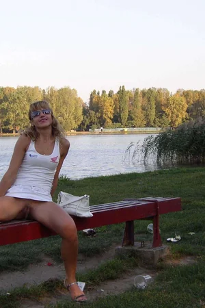 Party Girl Loves Outdoors with Friends — photo 9