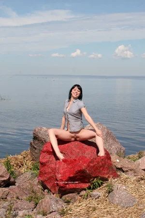 Exhibitionist Inna Outdoors — photo 2