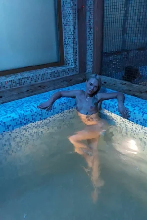 Playful Blonde with Stomach Tattoo — photo 30