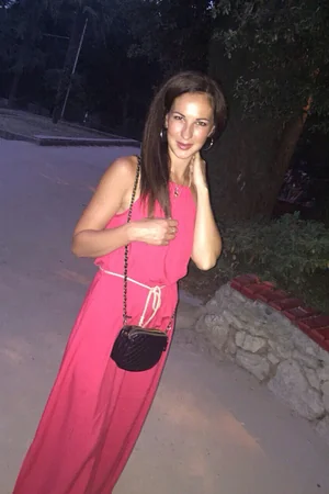 Slim Brunette Flashes in Public — photo 9