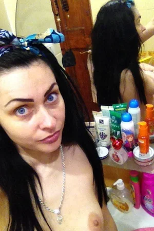 Lonely Brunette Seeks True Love — photo 3