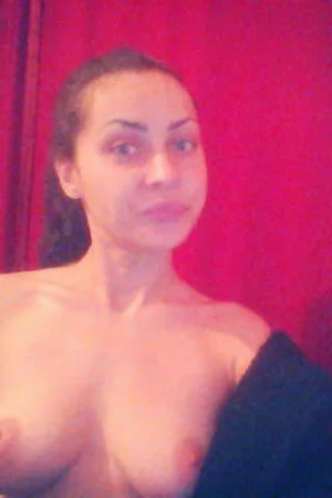 Lonely Brunette Seeks True Love — photo 31