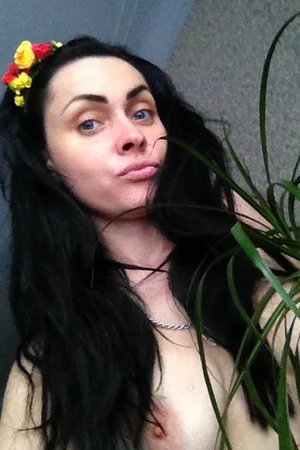 Lonely Brunette Seeks True Love — photo 5