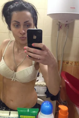 Lonely Brunette Seeks True Love — photo 9