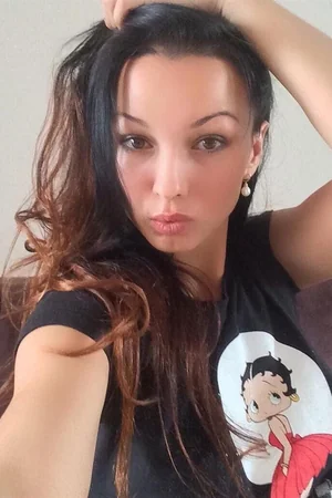 Glamorous Brunette Flashes Her Tits