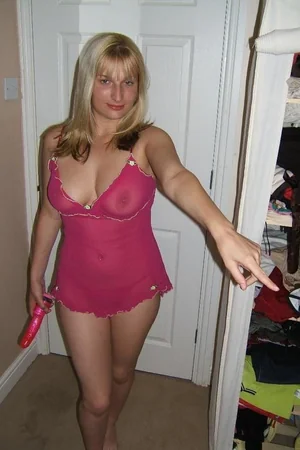 Busty Liverpool Fan Uses Multiple Dildos — photo 10