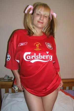 Busty Liverpool Fan Uses Multiple Dildos — photo 18