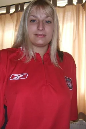 Busty Liverpool Fan Uses Multiple Dildos — photo 23