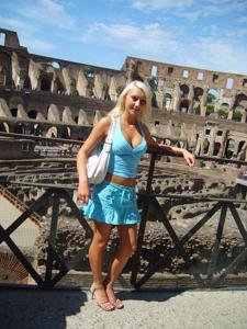 Блондинка на отдыхе в Италии - фото #17