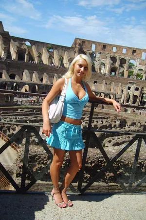 Blonde on Italian Vacation — photo 17