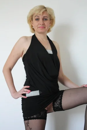 Erotic Mature Blonde — photo 2