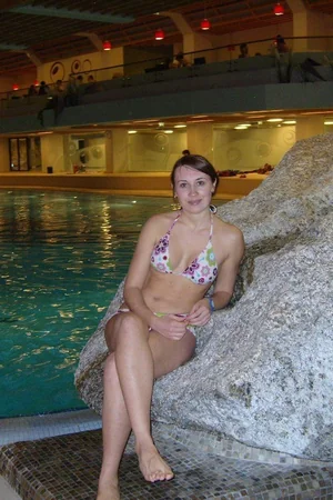 Happy Young Wife — photo 38