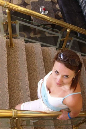 Happy Young Wife — photo 40