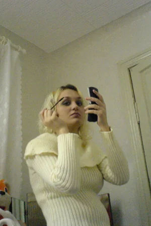 Shy Blonde Flashes Nice Boobs — photo 1