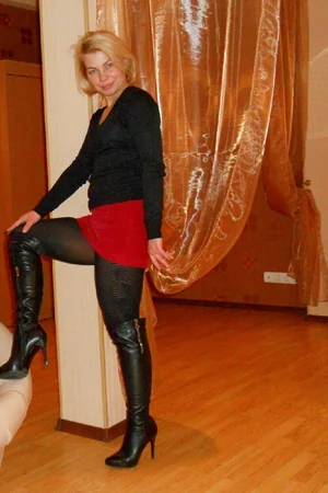 Sexy Blonde Lady — photo 39