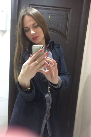 Glamorous Hottie Sucks Boyfriend's Dick — photo 2