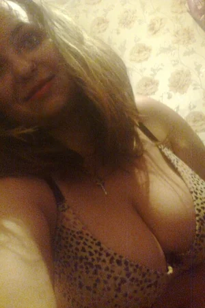 Hot Russian MILF Topless — photo 1
